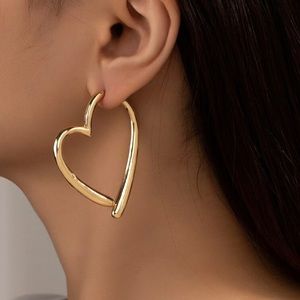 NWOT Heart Design Hoop Earrings